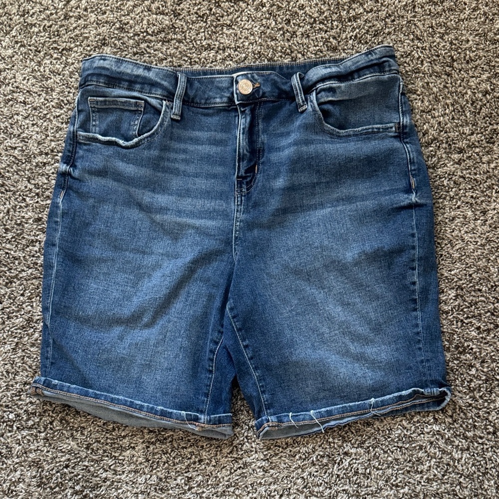 Denim Blue Women's Shorts from Maurice’s. Size 16.